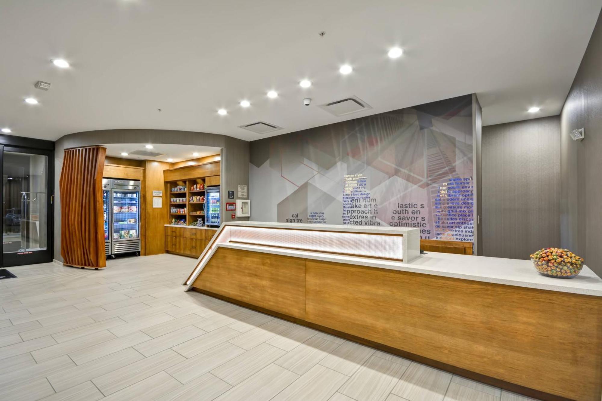 Springhill Suites By Marriott Cincinnati Блу Аш Екстериор снимка