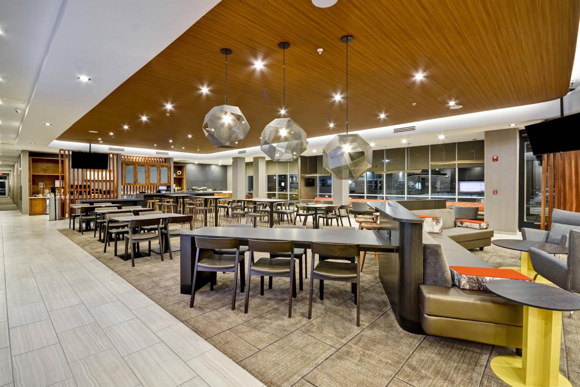 Springhill Suites By Marriott Cincinnati Блу Аш Екстериор снимка