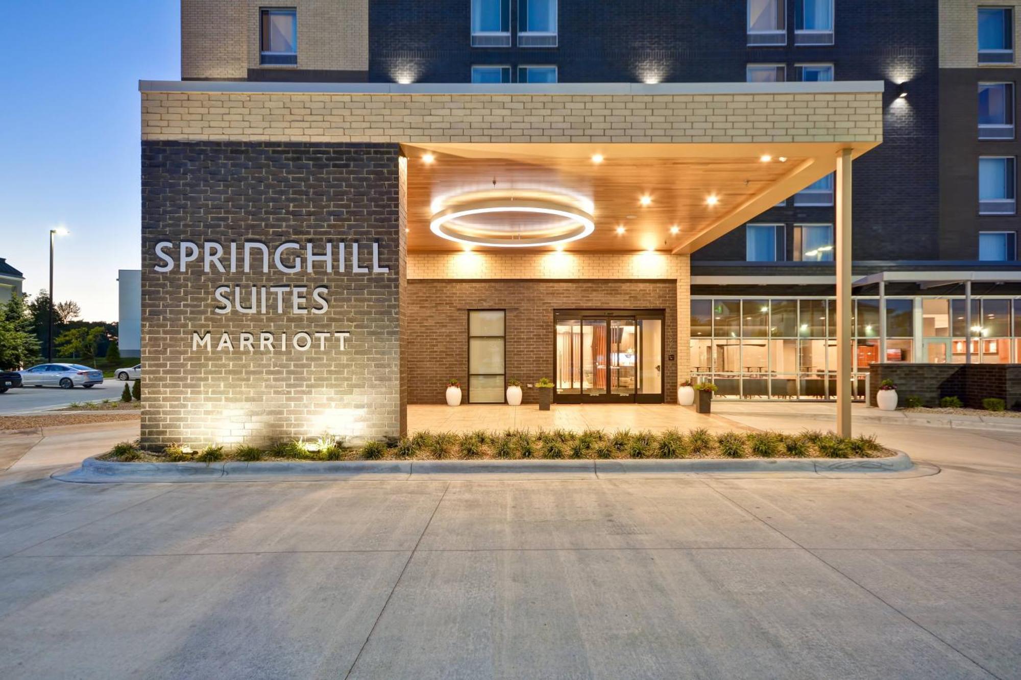 Springhill Suites By Marriott Cincinnati Блу Аш Екстериор снимка