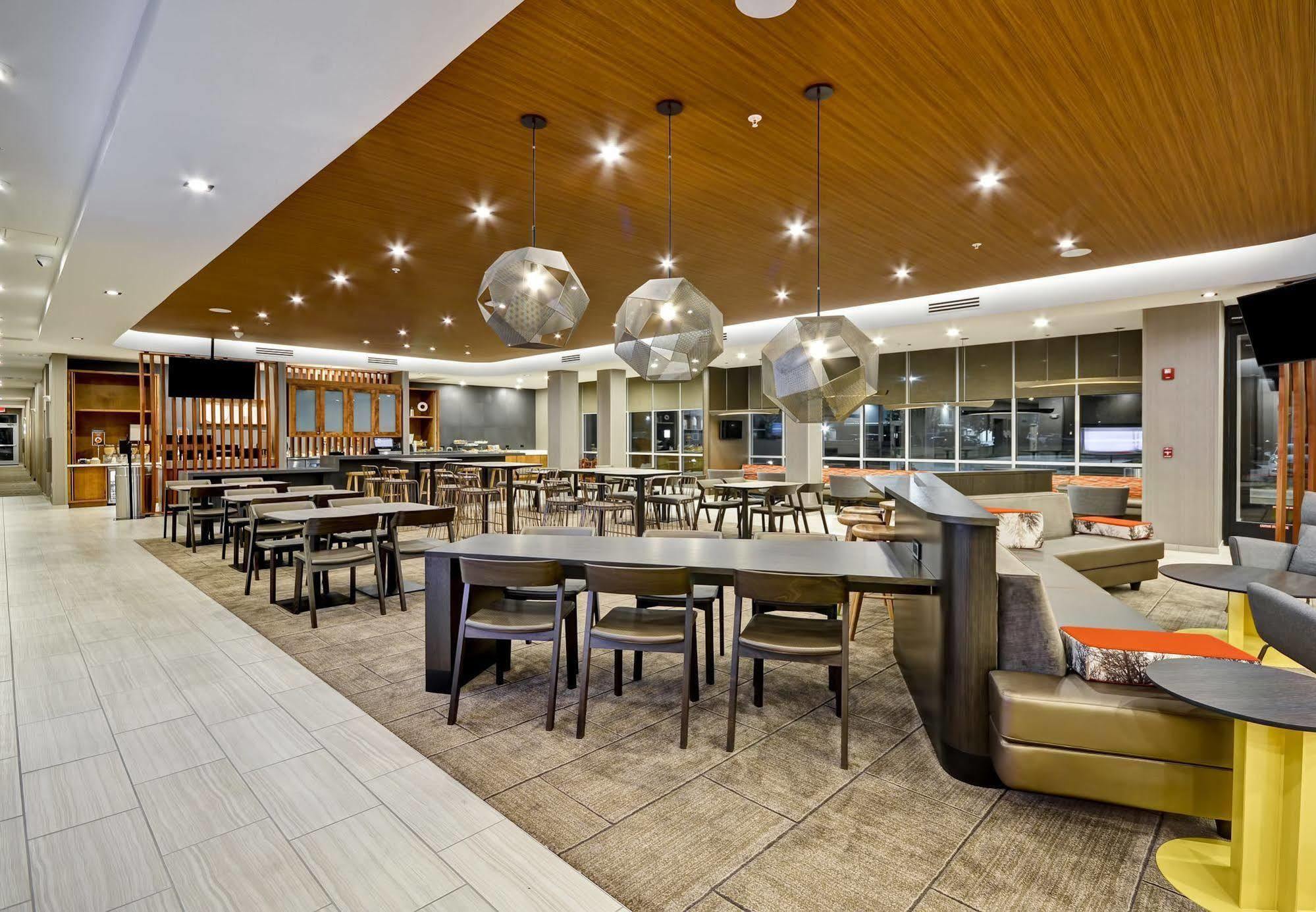 Springhill Suites By Marriott Cincinnati Блу Аш Екстериор снимка